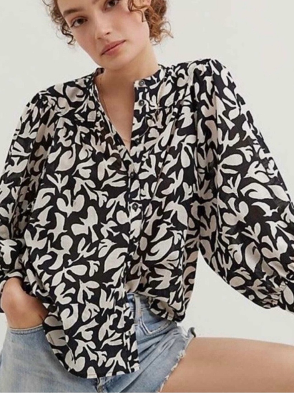 Anthropologie Danielle Kroll Bird Print
Black & White Button Down PTP is 23 1/2